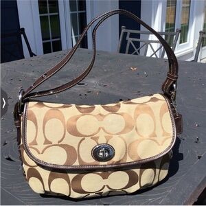 beautiful vintage coach bag! 💗🧸🤎